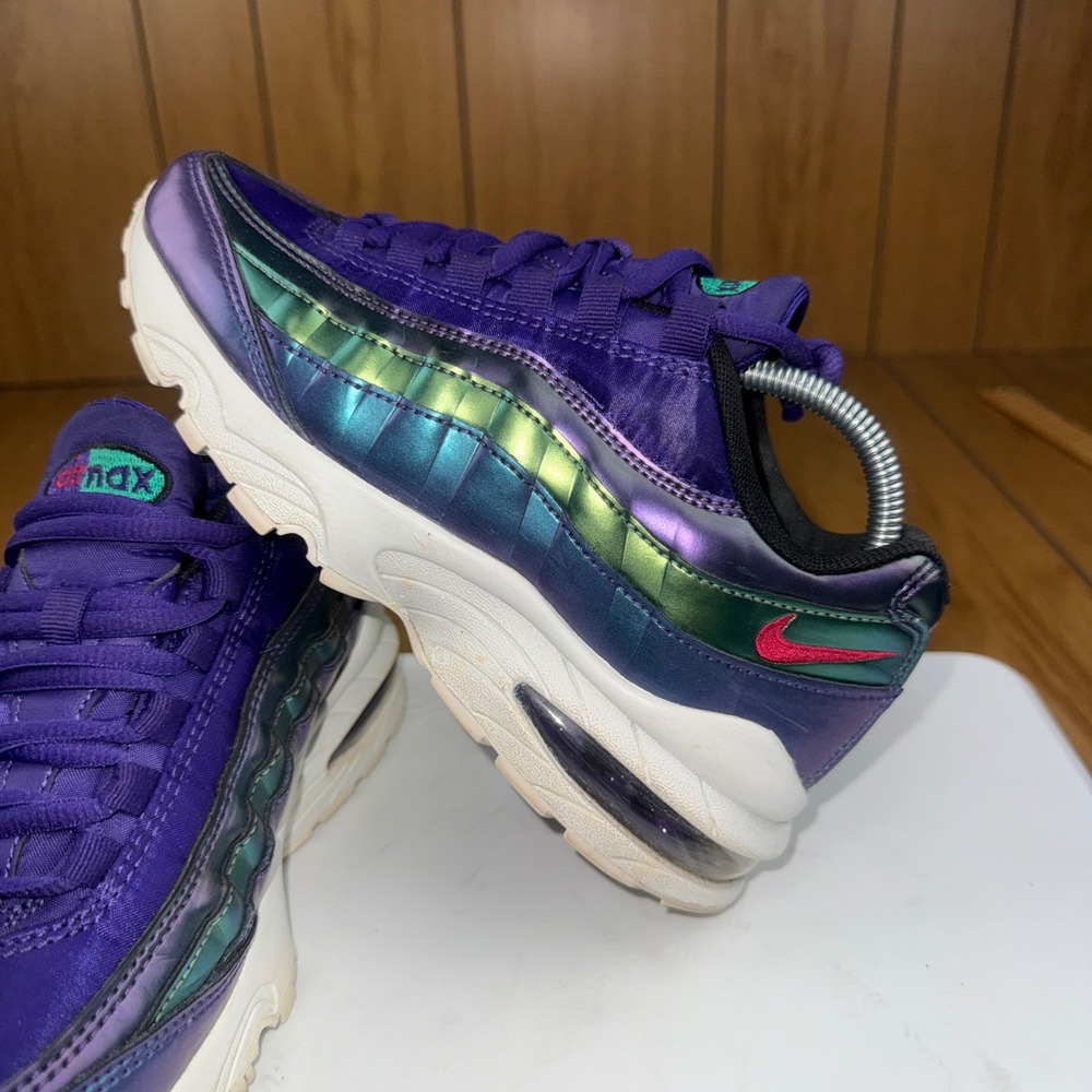 Nike Air Max 95 Kids Youth Size 4Y Purple Teal Iridescent AJ1899 500